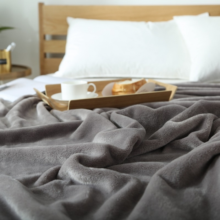 91家纺网 家纺一手货源 找家纺 来菲加厚纯色法莱绒毛毯珊瑚绒毯子素色金貂绒深蓝水银灰