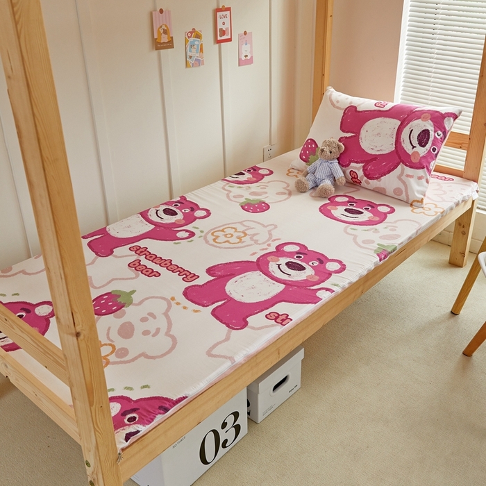 91家纺网 家纺一手货源 找家纺 金丝鸟 2023新款全棉加水晶绒棉加绒床垫套 草莓熊