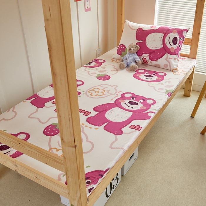 91家纺网 家纺一手货源 找家纺 金丝鸟 2023新款全棉加水晶绒棉加绒床垫套 草莓熊