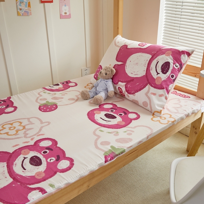 91家纺网 家纺一手货源 找家纺 金丝鸟 2023新款全棉加水晶绒棉加绒床垫套 草莓熊