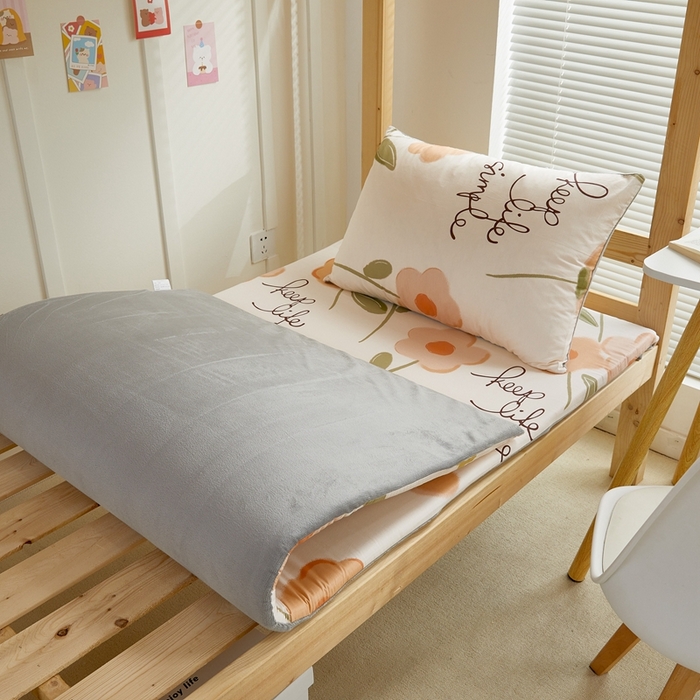 91家纺网 家纺一手货源 找家纺 金丝鸟 2023新款全棉加水晶绒棉加绒床垫套 倩影