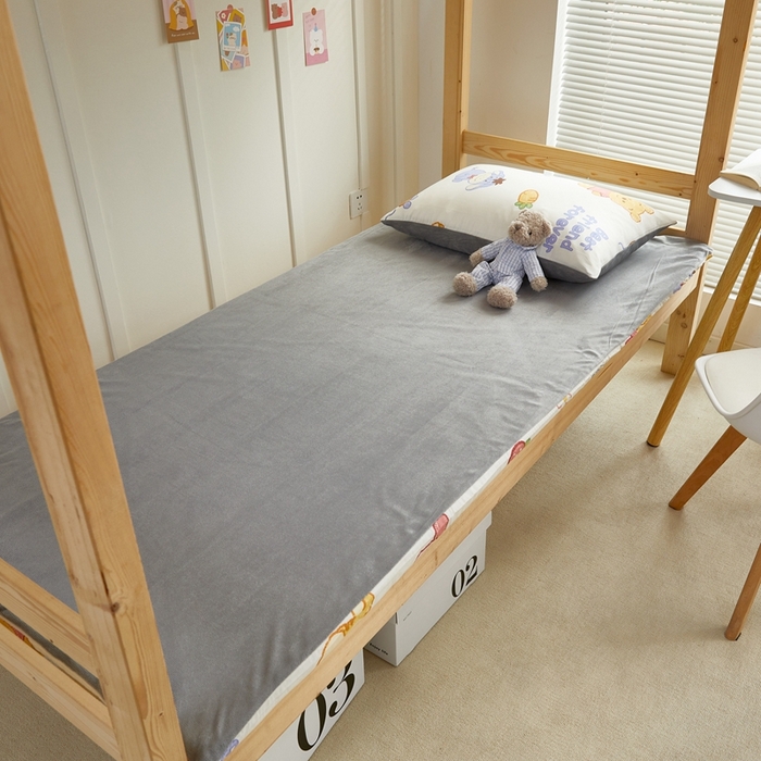 91家纺网 家纺一手货源 找家纺 金丝鸟 2023新款全棉加水晶绒棉加绒床垫套 维尼伙伴