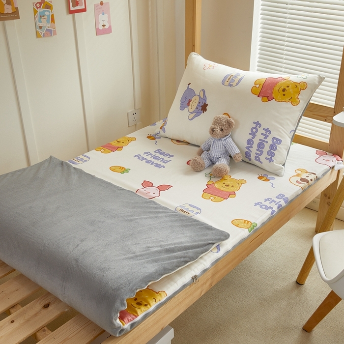 91家纺网 家纺一手货源 找家纺 金丝鸟 2023新款全棉加水晶绒棉加绒床垫套 维尼伙伴