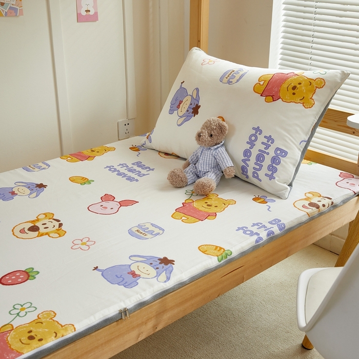 91家纺网 家纺一手货源 找家纺 金丝鸟 2023新款全棉加水晶绒棉加绒床垫套 维尼伙伴