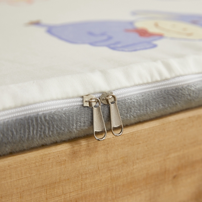 91家纺网 家纺一手货源 找家纺 金丝鸟 2023新款全棉加水晶绒棉加绒床垫套 维尼伙伴