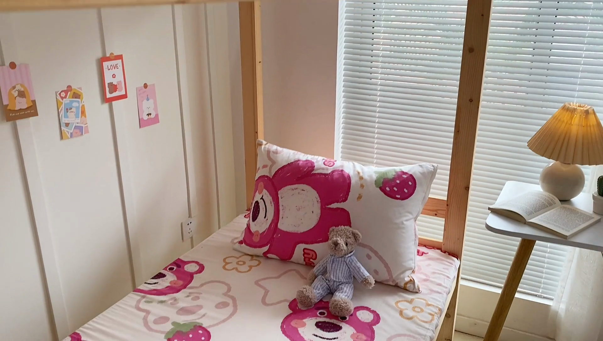 91家纺网 家纺一手货源 找家纺 金丝鸟 2023新款全棉加水晶绒棉加绒床垫套 草莓熊