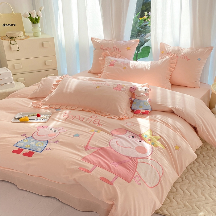 91家纺网 家纺一手货源 找家纺 绒棉世家 2025新款全棉水洗棉贴布绣四件套 小猪佩奇（带抱枕）