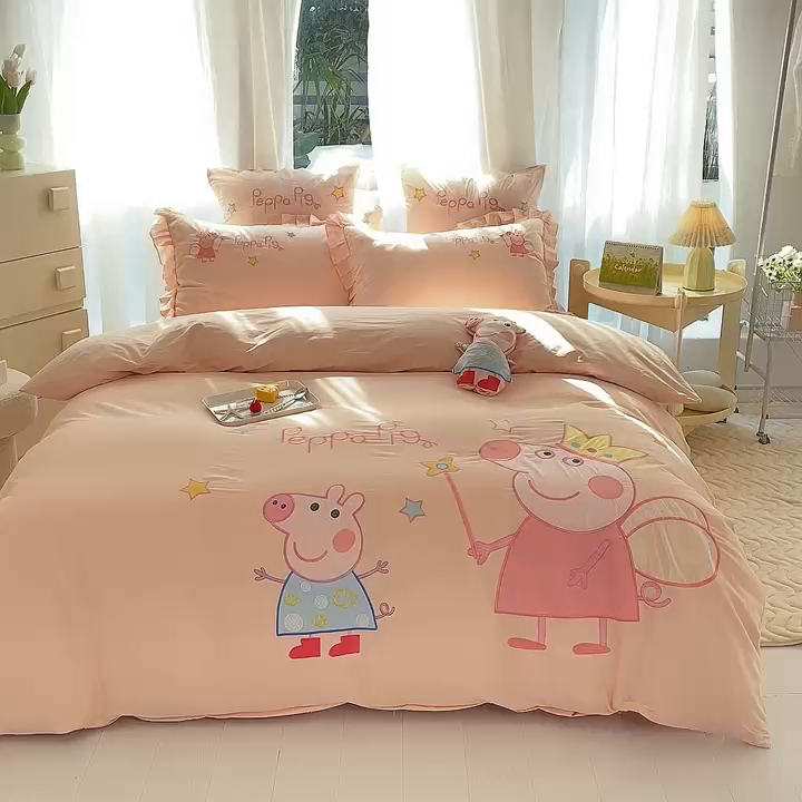 91家纺网 家纺一手货源 找家纺 绒棉世家 2025新款全棉水洗棉贴布绣四件套 小猪佩奇（带抱枕）