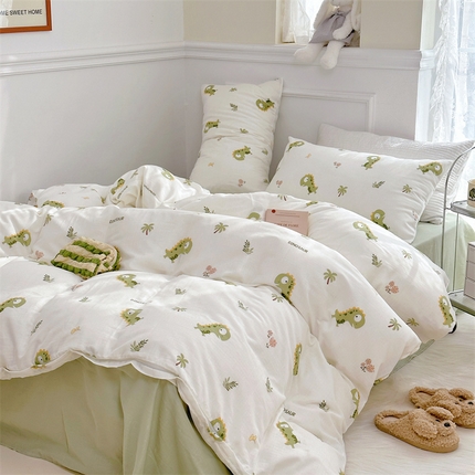 91家纺网 家纺一手货源 找家纺 源启生活 新原创A类双层纱布全棉印花四件套纯棉三件套绿色小恐龙