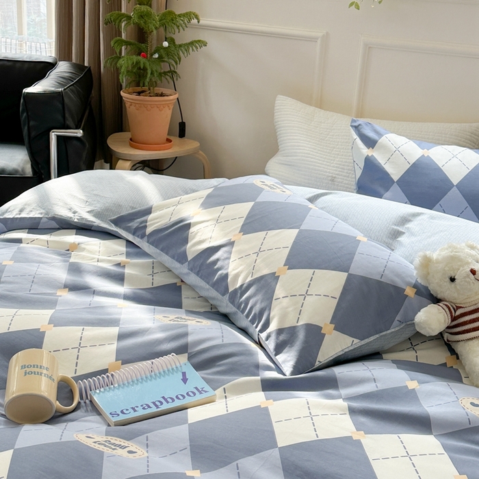 91家纺网 家纺一手货源 找家纺 时年 2023新款全棉四件套热爱生活系列第一期 蓝意菱格