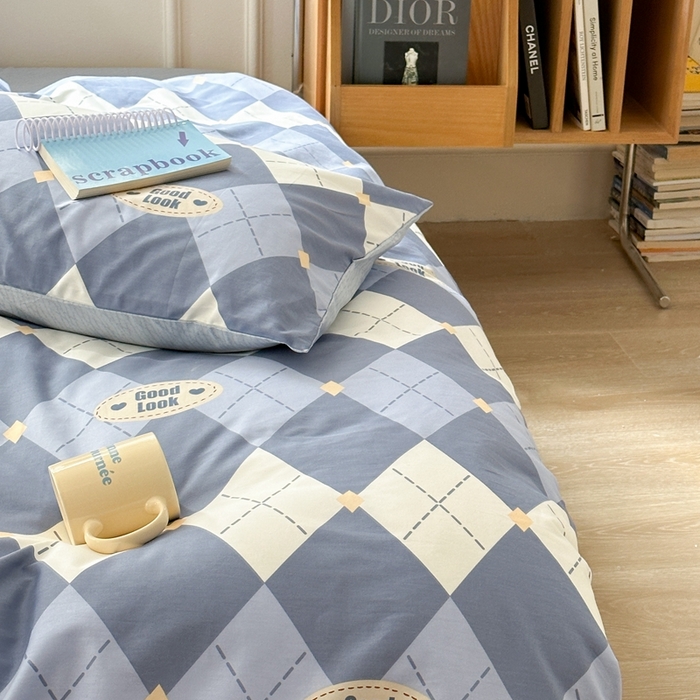 91家纺网 家纺一手货源 找家纺 时年 2023新款全棉四件套热爱生活系列第一期 蓝意菱格