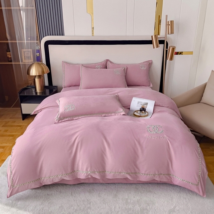 91家纺网 家纺一手货源 找家纺 （总）逸林家纺《原希尔顿逸林》2023网红小香风刺绣四件套斜纹锦棉蛋白棉高克重