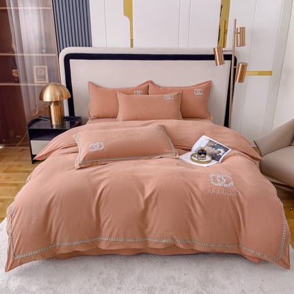 91家纺网 家纺一手货源 找家纺 （总）逸林家纺《原希尔顿逸林》2023网红小香风刺绣四件套斜纹锦棉蛋白棉高克重