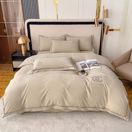 91家纺网 家纺一手货源 找家纺 （总）逸林家纺《原希尔顿逸林》2023网红小香风刺绣四件套斜纹锦棉蛋白棉高克重