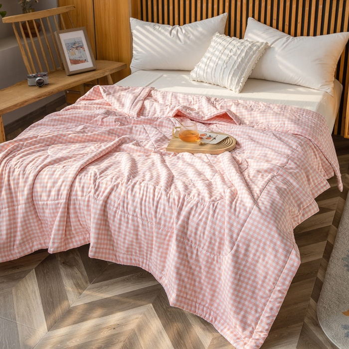 91家纺网 家纺一手货源 找家纺 久云居 2024新款水洗棉新疆棉花被格纹夏被 粉小格