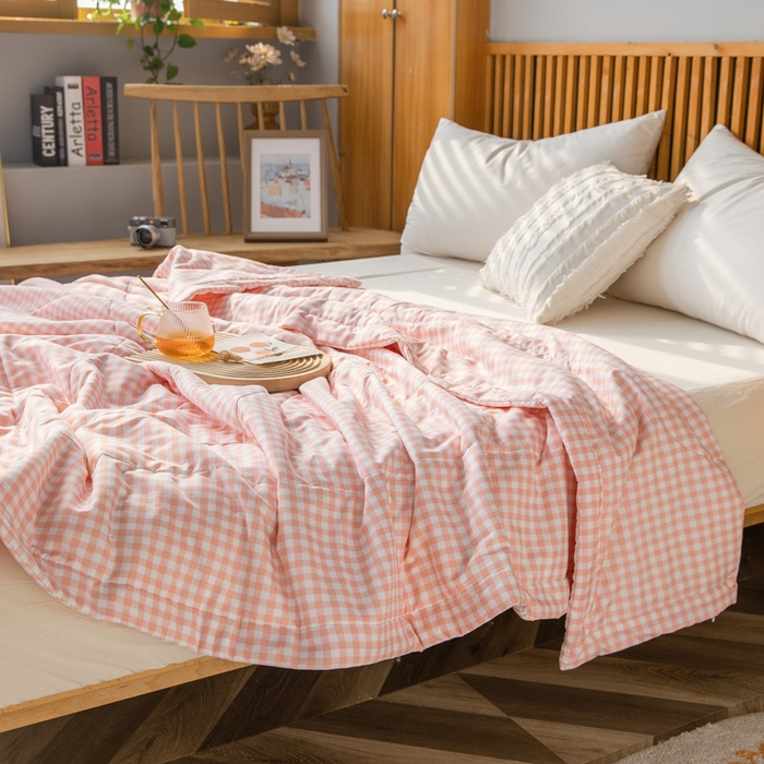 91家纺网 家纺一手货源 找家纺 久云居 2024新款水洗棉新疆棉花被格纹夏被 粉小格