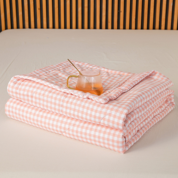 91家纺网 家纺一手货源 找家纺 久云居 2024新款水洗棉新疆棉花被格纹夏被 粉小格