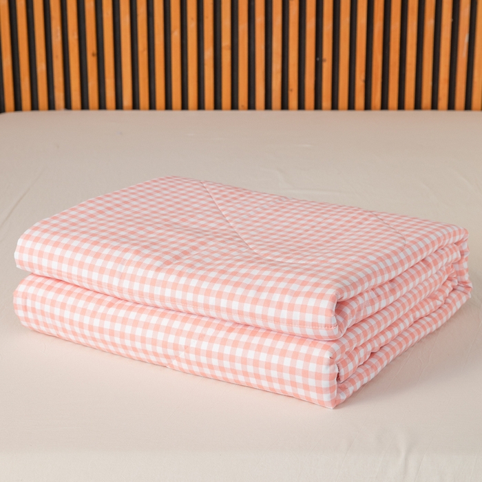 91家纺网 家纺一手货源 找家纺 久云居 2024新款水洗棉新疆棉花被格纹夏被 粉小格