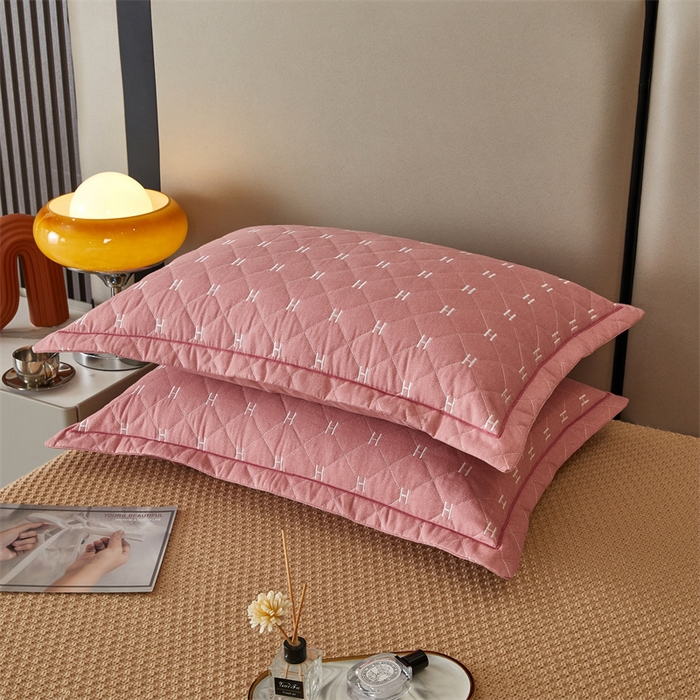 91家纺网 家纺一手货源 找家纺 杜先生 2023新款纯色活性磨毛全棉刺绣夹棉枕套一对 字母浅玉