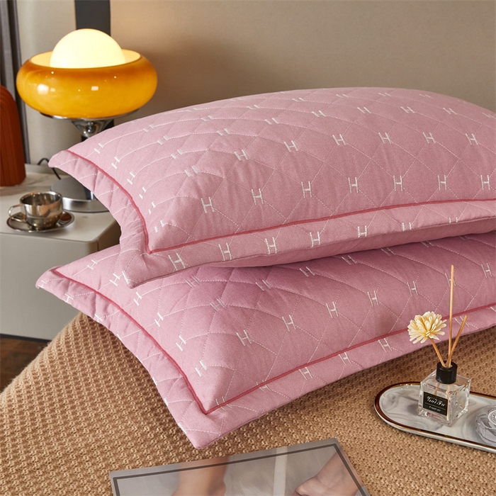 91家纺网 家纺一手货源 找家纺 杜先生 2023新款纯色活性磨毛全棉刺绣夹棉枕套一对 字母樱桃粉