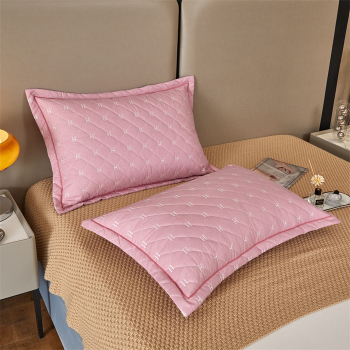 91家纺网 家纺一手货源 找家纺 杜先生 2023新款纯色活性磨毛全棉刺绣夹棉枕套一对 字母樱桃粉