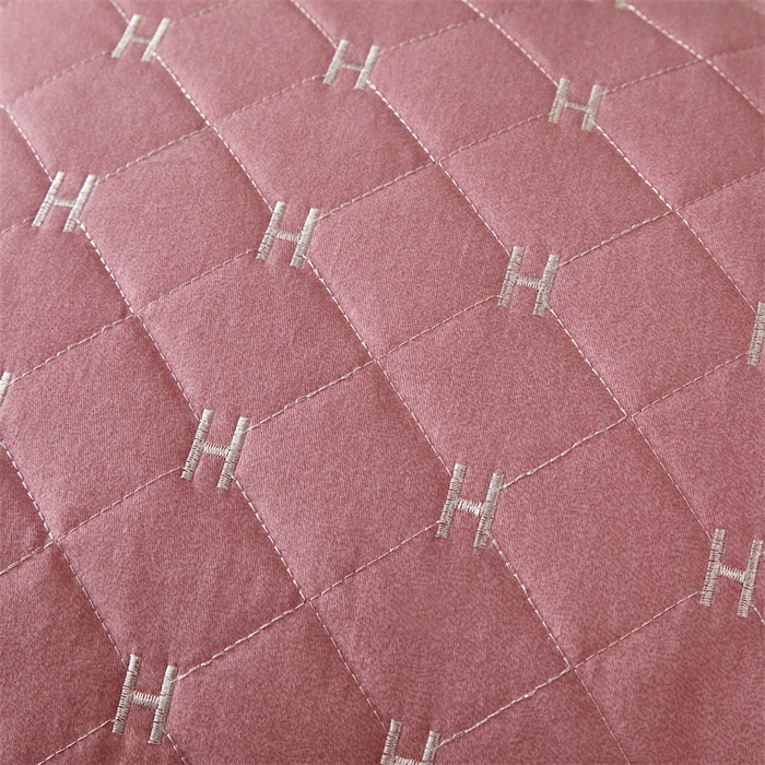 91家纺网 家纺一手货源 找家纺 杜先生 2023新款纯色活性磨毛全棉刺绣夹棉枕套一对 字母樱桃粉