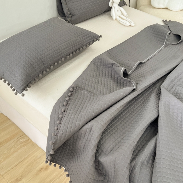 91家纺网 家纺一手货源 找家纺 乐卧2026新款球球边夏凉被-乐趣 乐趣-冷银灰