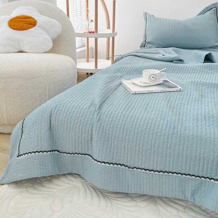 91家纺网 家纺一手货源 找家纺 乐卧 2026新款雅韵蕾丝花边手工花卉夏凉被四件套 海盐蓝-有花版