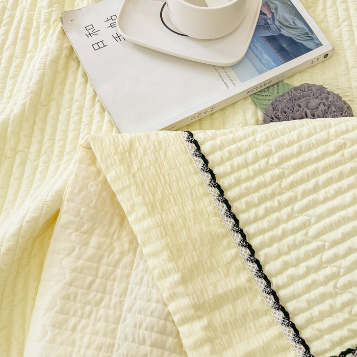 91家纺网 家纺一手货源 找家纺 乐卧 2026新款雅韵蕾丝花边手工花卉夏凉被四件套 黄油色-有花版