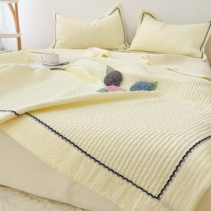 91家纺网 家纺一手货源 找家纺 乐卧 2026新款雅韵蕾丝花边手工花卉夏凉被四件套 黄油色-有花版