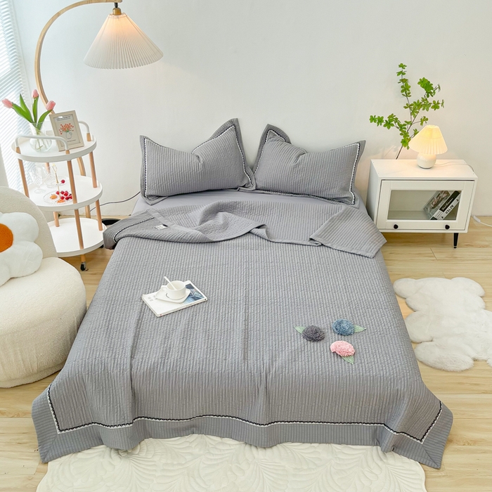 91家纺网 家纺一手货源 找家纺 乐卧 2026新款雅韵蕾丝花边手工花卉夏凉被四件套 麦芽灰-有花版