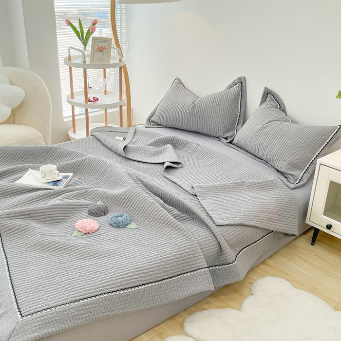 91家纺网 家纺一手货源 找家纺 乐卧 2026新款雅韵蕾丝花边手工花卉夏凉被四件套 麦芽灰-有花版