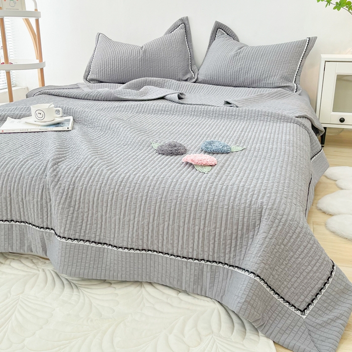 91家纺网 家纺一手货源 找家纺 乐卧 2026新款雅韵蕾丝花边手工花卉夏凉被四件套 麦芽灰-有花版