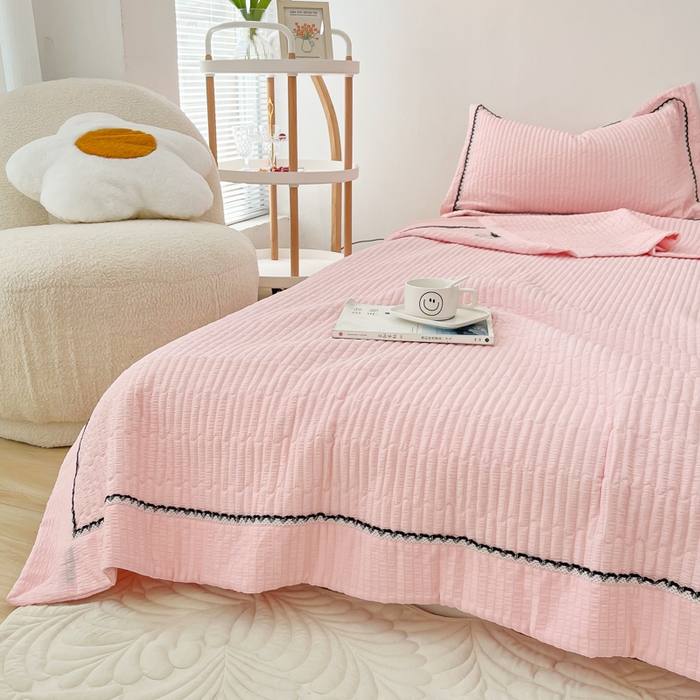 91家纺网 家纺一手货源 找家纺 乐卧 2026新款雅韵蕾丝花边手工花卉夏凉被四件套 樱花粉-有花版