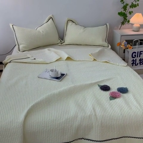 91家纺网 家纺一手货源 找家纺 乐卧 2026新款雅韵蕾丝花边手工花卉夏凉被四件套 黄油色-有花版