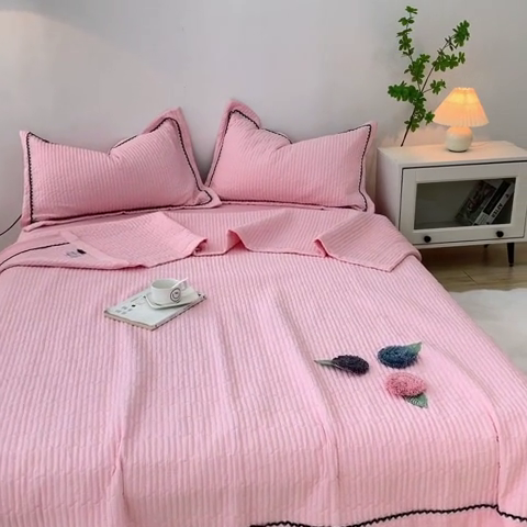 91家纺网 家纺一手货源 找家纺 乐卧 2026新款雅韵蕾丝花边手工花卉夏凉被四件套 樱花粉-有花版