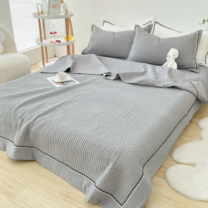 91家纺网 家纺一手货源 找家纺 乐卧  2026新款雅韵蕾丝花边手工花卉夏凉被四件套 麦亚灰-简版