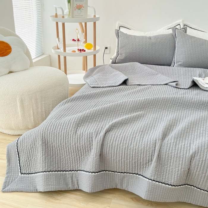 91家纺网 家纺一手货源 找家纺 乐卧  2026新款雅韵蕾丝花边手工花卉夏凉被四件套 麦亚灰-简版