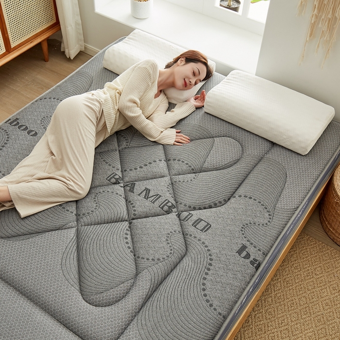 91家纺网 家纺一手货源 找家纺 优莱床垫 2024新款针织大豆记忆棉床垫 记忆棉花开富贵波浪灰