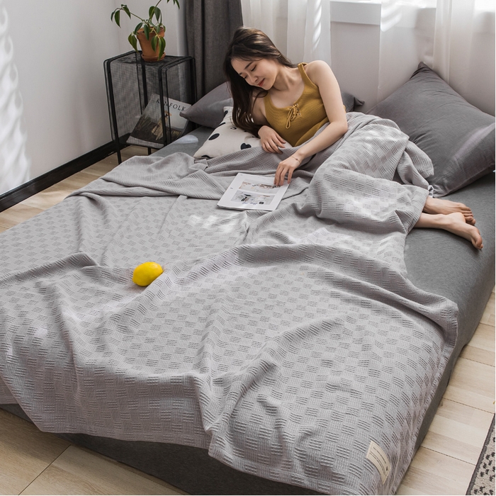 91家纺网 家纺一手货源 找家纺 朴尔 2023年加厚纯色线毯纱布毛巾被-朴尔经典款常年备货  素色纯棉肌理线毯-浅灰