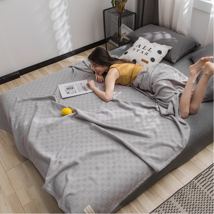 91家纺网 家纺一手货源 找家纺 朴尔 2023年加厚纯色线毯纱布毛巾被-朴尔经典款常年备货  素色纯棉肌理线毯-浅灰