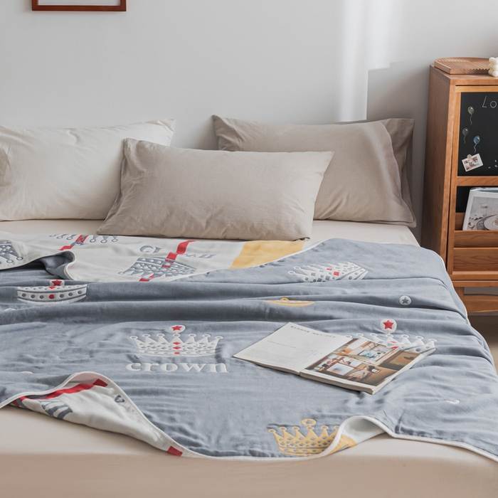 91家纺网 家纺一手货源 找家纺 朴尔家纺 2023年抽象风格六层纱布毛巾被系列 尊贵皇冠-灰