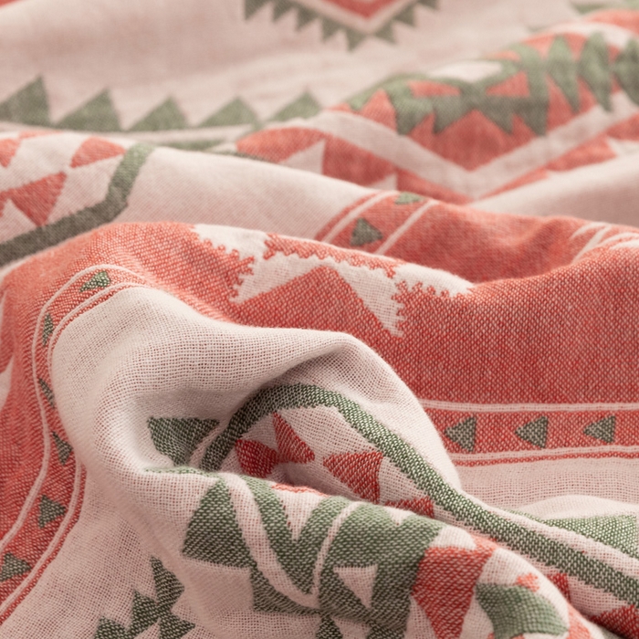 91家纺网 家纺一手货源 找家纺 朴尔 2023年波西米亚风全棉四层纱布毛巾被 伯瑞沙-红