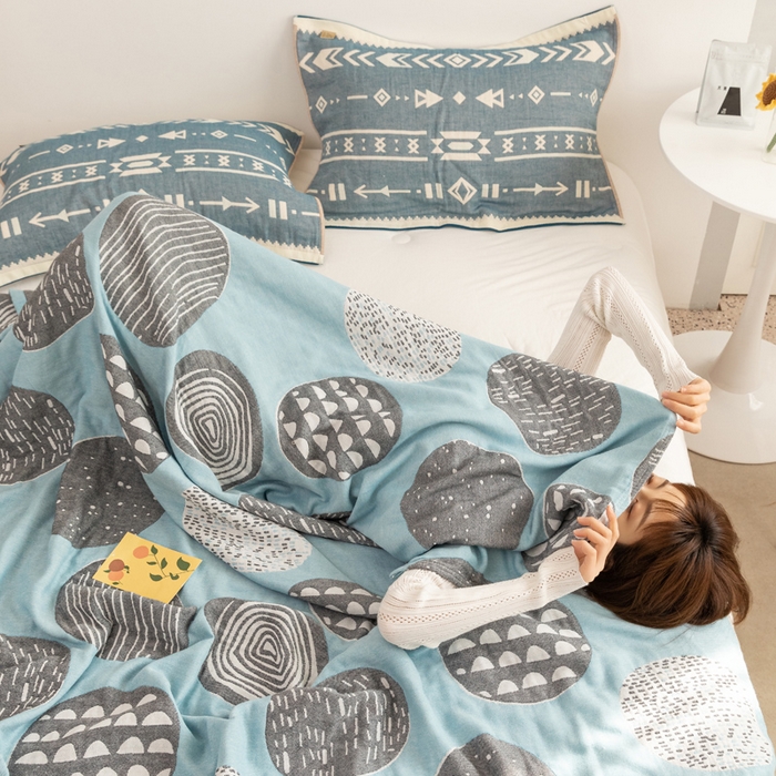 91家纺网 家纺一手货源 找家纺 朴尔 2023年波西米亚风全棉四层纱布毛巾被 圈点人生-蓝