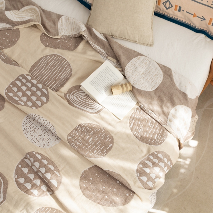 91家纺网 家纺一手货源 找家纺 朴尔 2023年波西米亚风全棉四层纱布毛巾被 圈点人生-驼