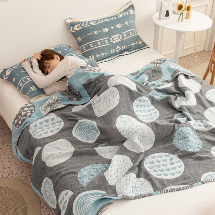 91家纺网 家纺一手货源 找家纺 朴尔 2023年波西米亚风全棉四层纱布毛巾被 圈点人生-蓝