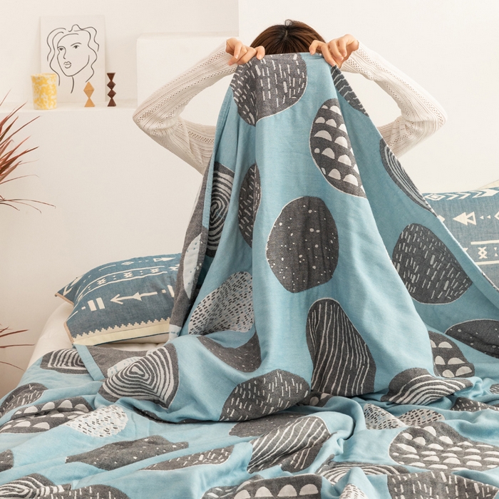 91家纺网 家纺一手货源 找家纺 朴尔 2023年波西米亚风全棉四层纱布毛巾被 圈点人生-蓝