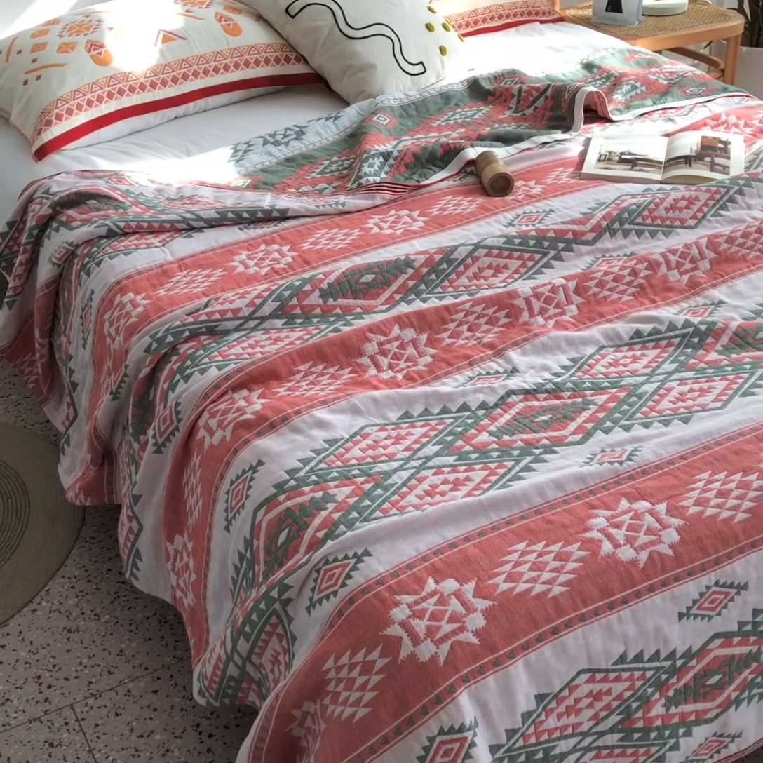 91家纺网 家纺一手货源 找家纺 朴尔 2023年波西米亚风全棉四层纱布毛巾被 伯瑞沙-红