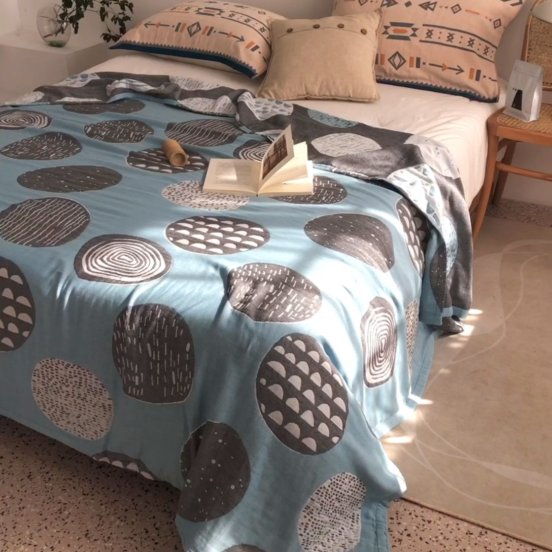 91家纺网 家纺一手货源 找家纺 朴尔 2023年波西米亚风全棉四层纱布毛巾被 圈点人生-蓝