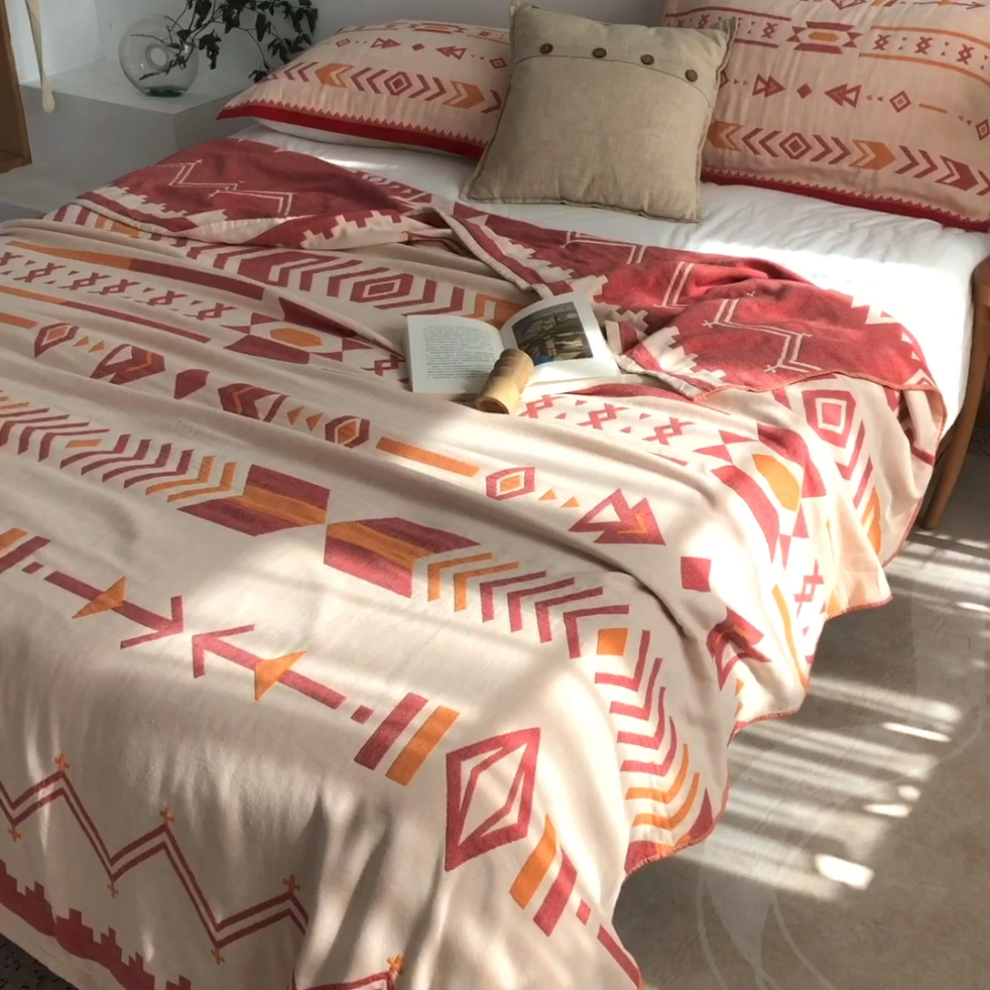 91家纺网 家纺一手货源 找家纺 朴尔 2023年波西米亚风全棉四层纱布毛巾被 小资情调-红